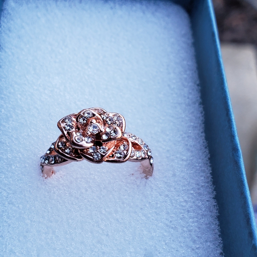 Fun rose gold overlay ring